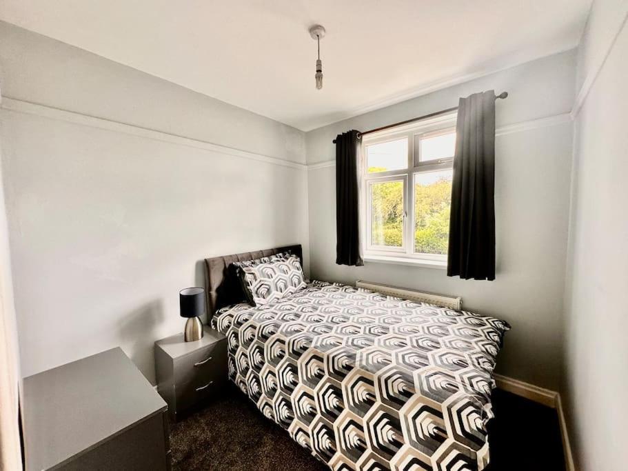 5 Bed Property In Se12 London Exterior photo