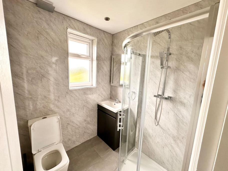 5 Bed Property In Se12 London Exterior photo