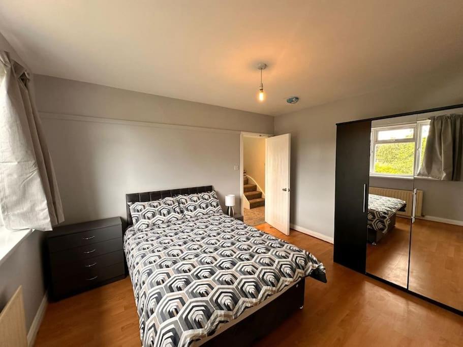 5 Bed Property In Se12 London Exterior photo